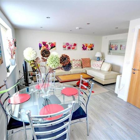 Hotties House - Two-Bed Cottage, Dog-Friendly & Off-Street Parking - Scarborough Exterior photo